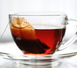 ضبط 15 طن شاي فاسد - صور