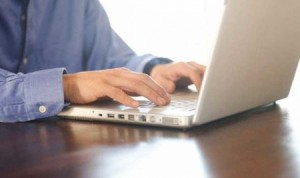 الاجهزة الامنية تلقي القبض على شخص تداول افلام وصور اباحية لاطفال عبر الانترنت