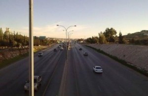 عشر سنوات لسائق اعتدى على طفلة ورماها على طريق المطار