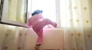 العناية الالهية تنقذ طفلا سقط من الطابق الرابع في اربد