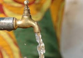 "مياهنا" تسيطر على تغير في نوعية مياه الشرب داخل مخيم محافظة مادبا