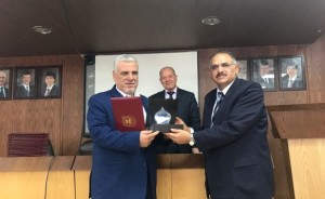 بالتعاون مع الفيصل لتدقيق الحسابات .... توزيع شهادات دورة التطبيقات العملية لطلبة قسم المحاسبة والتمويل بجامعة عمان الاهلية