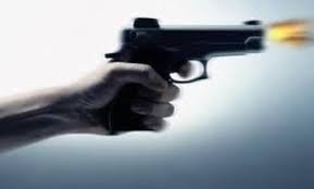 شاب يطلق النار على شقيقه ويصيبه بالرأس و الصدر في جرش