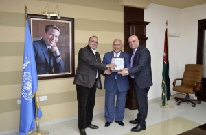 د. ماهر الحوراني يكرم الفائزين "من جامعة عمان الاهلية" بالمركز الاول على الجامعات في منافسة "التحدي" في شهادة المحلل المالي العالمي