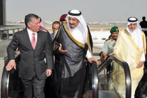 بالحب والود .. الأردنيون يستقبلون الملك سلمان