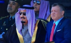 بالصور...استعراض عسكري ترحيبي بالملك سلمان في ساحة الراية