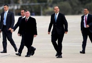 الملك يصل الى مطار الملكة علياء لاستقبال زعماء ورؤساء الدول العربية