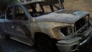 بالفيديو والصور …فتاة تقدم على حرق منزل ومركبة والدها في اربد