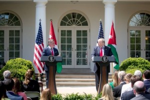 بالفيديو ...بحضور الملك ...شاهد ماذا قال الرئيس الأمريكي عن الهجوم الكيماوي في سوريا