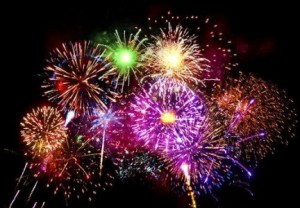 منع اطلاق الألعاب النارية بعد العاشرة ليلا