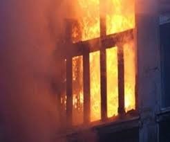 على خلفية قتل زوجته في مأدبا.. مجهولون يحرقون ديوان عشيرة الجاني بكفريوبا