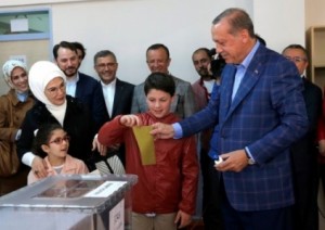 أردوغان يدلي بصوته وتصريح مفاجئ له!