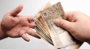 للمرة الأولى .. الحكومة تفرج كرب الغارمين بنصف مليون دينار