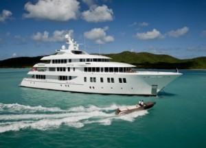 اردني متهم بسرقة يخوت فاخرة بدبي