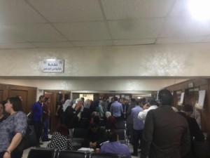 بالصور.. 500 محامي يبدأون اعتصاما مفتوحا بعد الرسوب