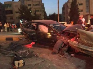 وفاة وتسع إصابات بتصادم عشر مركبات في طبربور (صور)