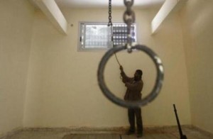 الاعدام شنقا حتى الموت لقاتل صاحب محل "خردة" في عمان