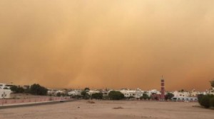 بالصور...عاصفة رملية تضرب العقبة .. الخميس