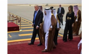 بالصور .. ترامب يصل إلى الرياض في أول زيارة خارجية له