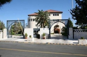 الحكومة تؤجل اقتطاع رسوم دعم صندوق نقل الركاب من المحروقات