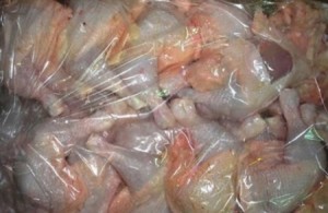 بالاسماء ..محافظ العاصمة يوقف مجموعة من المتورطين بقضية الدجاج الفاسد