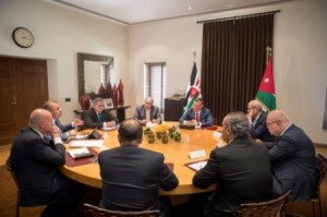 الملك يترأس اجتماعا لمتابعة خطط الحكومة لتطوير "النقل العام"