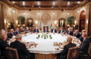 الملك يقيم مأدبة افطار لعدد من الشخصيات السياسية