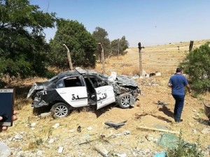 بالصور..اصابتان عقب تدهور مركبة نجدة قرب جامعة العلوم والتكنولوجيا