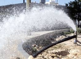 الاعتداء بالاعيرية النارية على خط ناقل تحرم مواطنين من المياه في الصفاوي