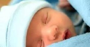 وفاة رضيعة اثر نوم والدتها عليها عن طريق الخطأ في اربد