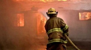 إصابة ٥ اشخاص بحريق منزل في بلدة عين جنا بمحافظة عجلون