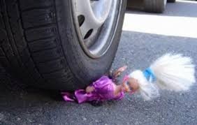 أب يدهس طفلته ذات الثلاثة اعوام عن طريق الخطأ في الزرقاء