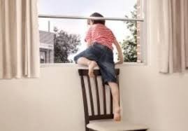 الزرقاء ... مصرع طفل بسقوطه من الطابق الرابع