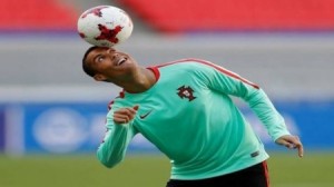 الصورة الأولى لرونالدو برفقة أبنائه الـ3