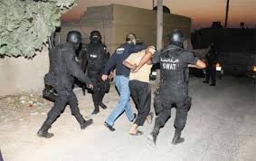 طعن رجل امن من قبل مطلوب خلال القبض عليه في اربد