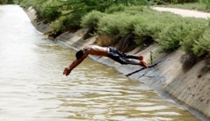 وفاة طفل غرقا في قناة الملك عبدالله ترفع الحصيلة إلى 4 خلال شهر