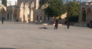 الاردن يطالب اسرائيل بفتح المسجد الاقصى امام المصلين فورا