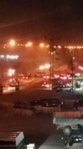 شاب يحرق كاوتشوك احتجاجا على "تسميم" كلبه في سحاب