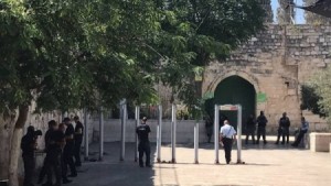 بالفيديو .. تطورات خطيرة في المسجد الاقصى: عمال نظافة يهود وبوابات الكترونية وقوات حرس حدود