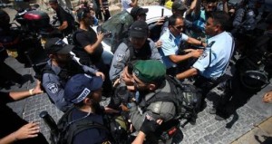 القدس ثكنة عسكرية والاحتلال يقيد الوصول للبلدة القديمة