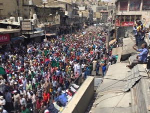 مسيرة حاشدة من أمام الجامع الحسيني نصرة للأقصى .. صور