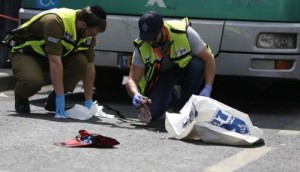 مقتل 3 مستوطنين طعنا قرب رام الله واستشهاد المنفذ