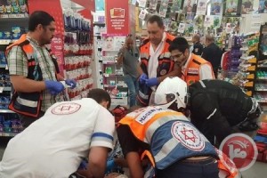 فيديو .. عملية طعن في مدينة يبنا واعتقال المنفذ