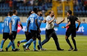 شاهد بالفيديو ...الكشف عن المتسبب الرئيسي في اعتداءات جماهير الفيصلي وانتهاكات البطولة العربية