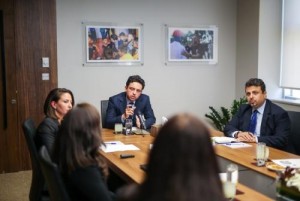 الامير الحسين يترأس اجتماعا لمؤسسة ولي العهد