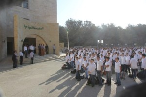 أزمة الزي المدرسي في نموذجية اليرموك تتفاقم ...استياء ورفض بعض الطلبة ..والمدرسة تبرر