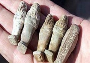 امن وقائي الزرقاء يلقي القبض على 4 اشخاص بحوزتهم قطع اثرية بالآف الدنانير