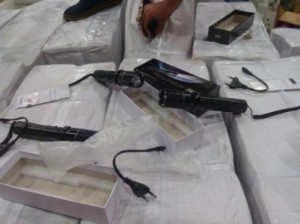 ضبط 4600 عصاة كهربائية ومدعي عام الجمارك يفتح تحقيقا لكشف المتورطين في العقبة