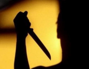 أربعيني يخبر الطبيب بأنه طعن نفسه .. ويفارق الحياة في الزرقاء