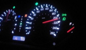 ضبط مركبة تجاوزت سرعتها 217كم على طريق الأزرق